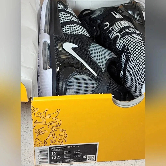 Nike Lebron Witness VII 7 Black & White Men's Size 12.0 DZ3299 001 - Picture 11 of 11